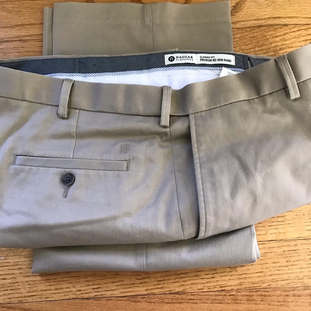 Haggar classic fit no iron men’s  khakis 36x30
